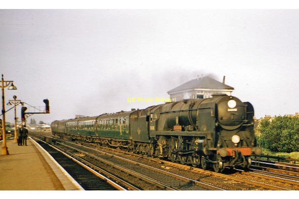 Photo 6"x4" Waterloo - Salisbury train passing Raynes Park Merton\/TQ2569 c1964