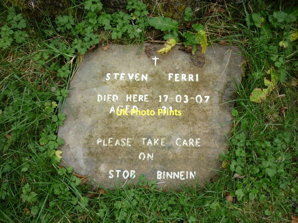 Photo 6"x4" A memorial to Steven Ferri Stob Invercarnaig c2011