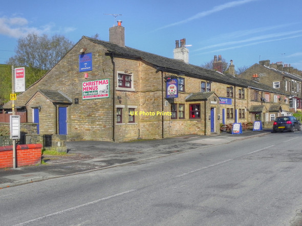 Photo 6"x4" Three Crowns Inn Scouthead c2011