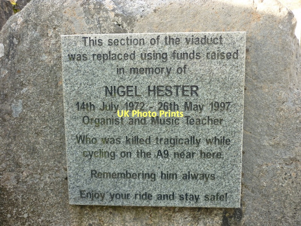 Photo 6"x4" A plaque to Nigel Hester on the Rob Roy Way Edinample c2011