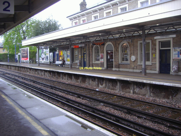 Photo 6"x4" Teddington station platform Teddington\/TQ1670 c2008