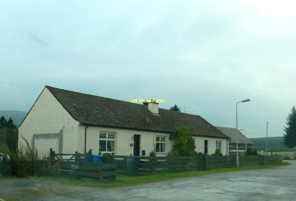 Photo 6"x4" Cottages by Dalwhinnie Station Dalwhinnie c2011