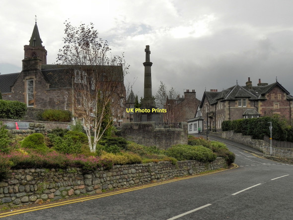 Photo 6"x4" Crieff War Memorial Crieff\/NN8621 c2011