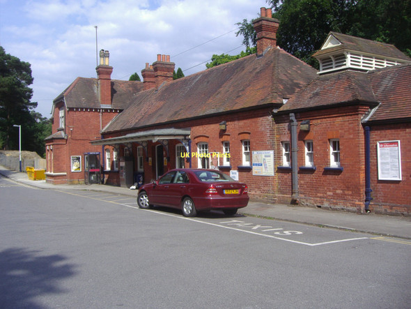 Photo 6"x4" Oxshott station Oxshott c2008