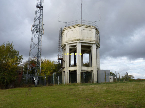 Photo 6"x4" Tasley water tower and mast Bridgnorth c2011