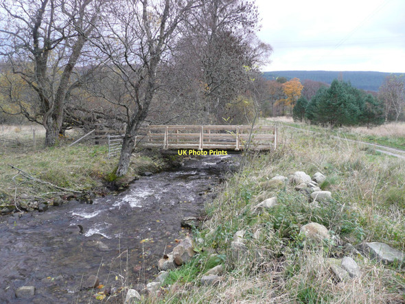 Photo 6"x4" Footbridge over the Allt Balnarn Tummel Bridge c2011