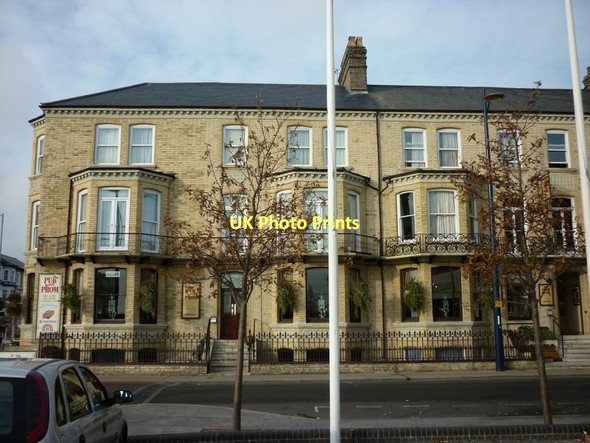 Photo 6"x4" The pub on the Prom Great Yarmouth c2011