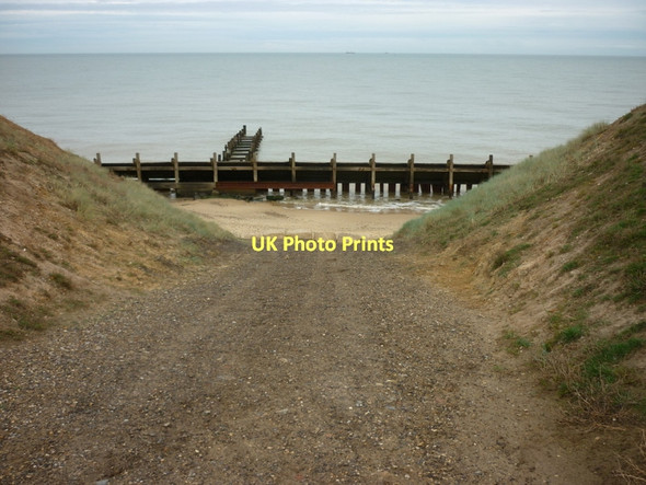 Photo 6"x4" The way down onto the beach Corton\/TM5497 c2011