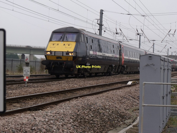 Photo 6"x4" Train approaching Newark, heading south Newark-on-Trent c2011