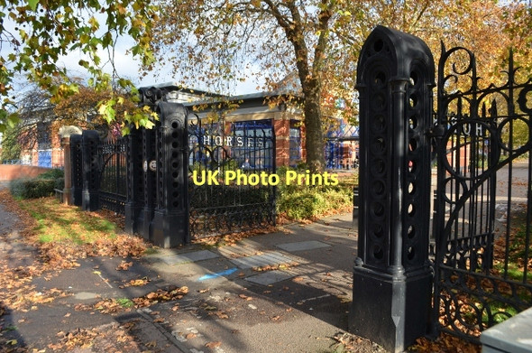 Photo 6"x4" Leicester Cattle Market Gates Leicester c2011 P1