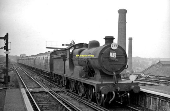 Photo 6"x4" Express from Victoria via Chatham arriving at Ramsgate Ramsgate c1958