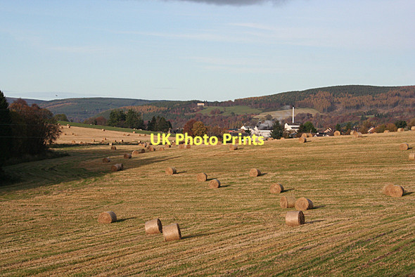 Photo 6"x4" Straw Bales on Blue Hill Craigellachie\/NJ2844 c2011