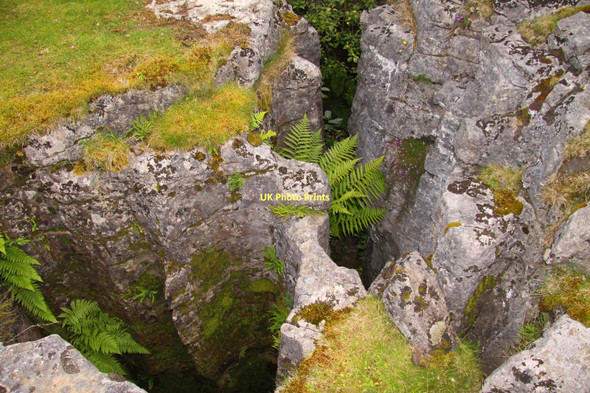 Photo 6"x4" Looking down a pothole at the Buttertubs Thwaite\/SD8998 c2011