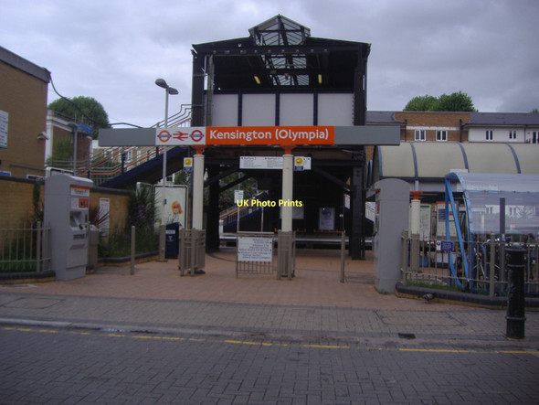 Photo 6"x4" Platform entrance to Kensington Olympia station Kensington\/TQ2579 c2008