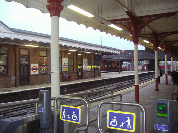 Photo 6"x4" Harrow and Wealdstone station Harrow\/TQ1488 c2008