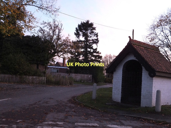 Photo 6"x4" The old pump house and Gilbert's End Church End\/SO8341 c2011