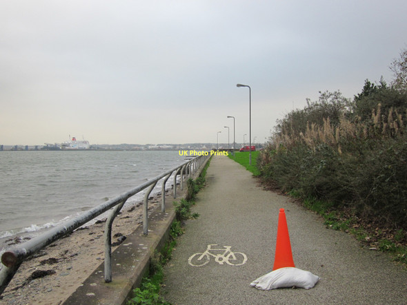 Photo 6"x4" Cycle Path Stranraer c2011