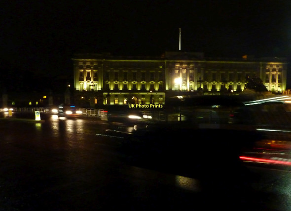 Photo 6"x4" Night time traffic at Buckingham Palace Westminster c2011