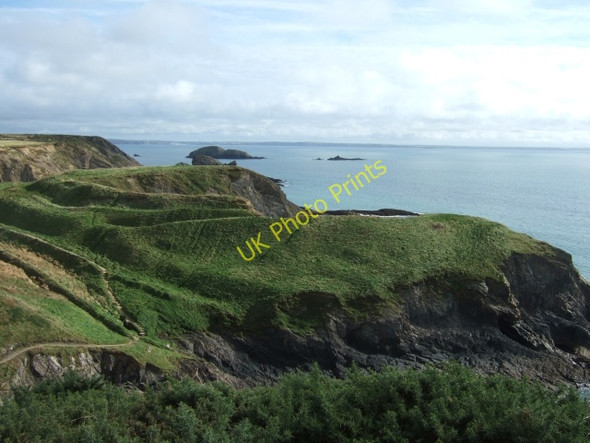 Photo 6"x4" Porth y Rhaw headland fort Llandruidion\/SM7824 c2009