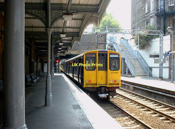 Photo 6"x4" Clapton Station (Upper Clapton Road. A107) Stoke Newington c2002