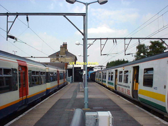 Photo 6"x4" Chingford Station Chingford c2002