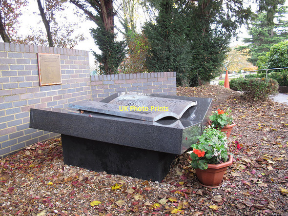 Photo 6"x4" Bletchley Park: Polish memorial Bletchley\/SP8634 c2011
