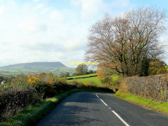 Photo 6"x4" Skirrid in the distance Upper Green\/SO3818 c2011