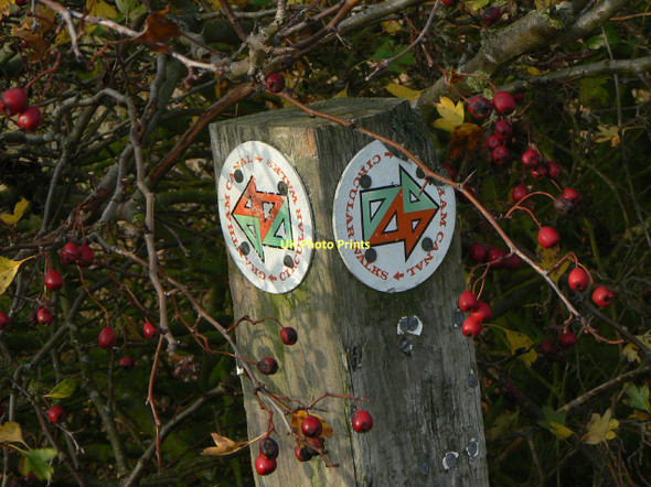 Photo 6"x4" Grantham Canal circuit waymarks Hickling\/SK6929 c2011
