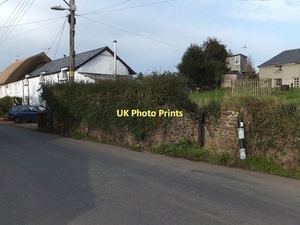 Photo 6"x4" Old pump in the main street Lapford c2011