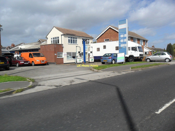 Photo 6"x4" Garage, Underwood, Nottinghamshire Friezeland c2011