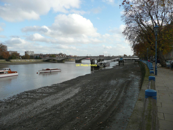 Photo 6"x4" Thames bank upstream of Putney Pier at low tide Putney c2011