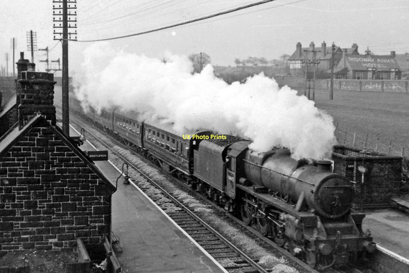 Photo 6"x4" Manchester - Blackpool express passing Blackrod Horwich c1962