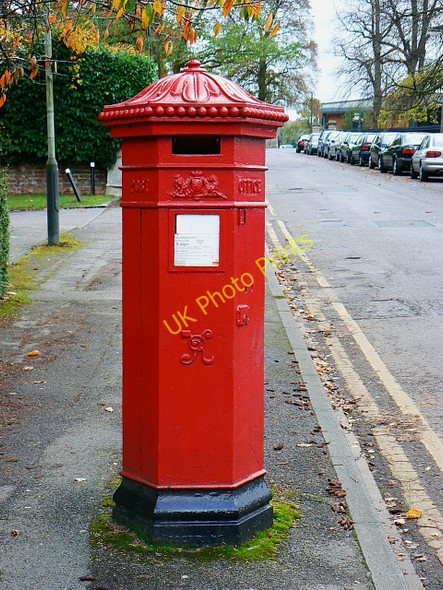 Photo 6"x4" Penfold pillar box, College Lawn, Cheltenham Cheltenham c2009