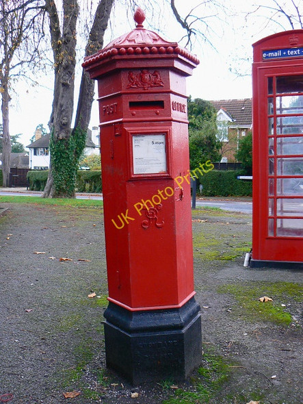 Photo 6"x4" Penfold pillar box, Evesham Road, Cheltenham Cheltenham c2009