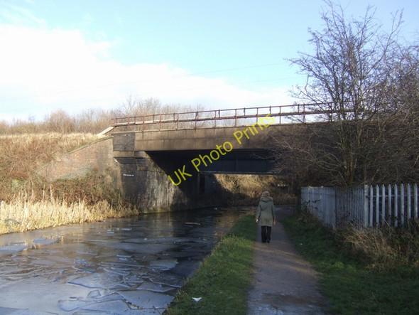 Photo 6"x4" Birmingham Main Line Canal - Spring Vale Rail Bridge Coseley c2009