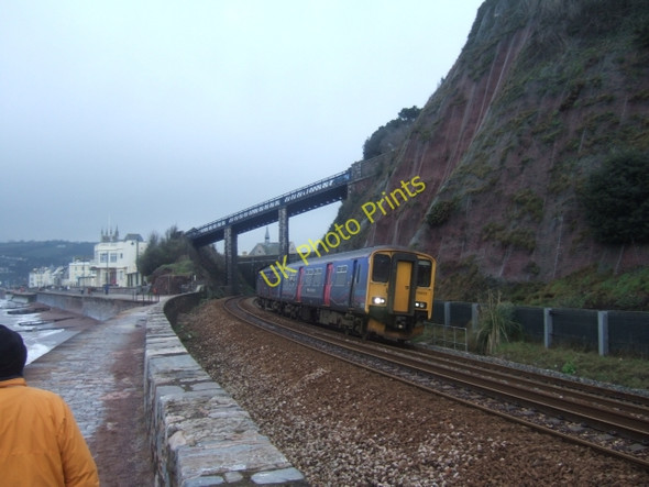 Photo 6"x4" A train leaving Teignmouth Teignmouth c2009