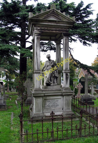 Photo 6"x4" Christ Church, Esher, Surrey - Churchyard monument Esher c2005