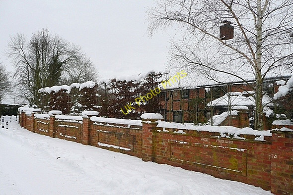Photo 6"x4" The Well House Fair Oak Green c2010