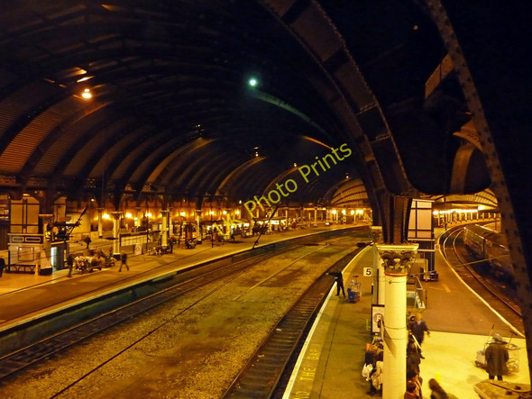 Photo 6"x4" Platforms 3 and 5, York railway station York\/SE5951 c2009