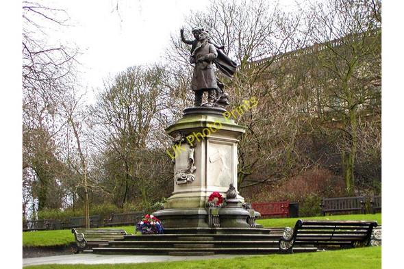 Photo 6"x4" Memorial to Albert Ball, VC Nottingham\/SK5641 c2003