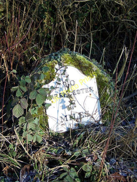 Photo 6"x4" Milestone, Akeman Street Quenington c2010 P1