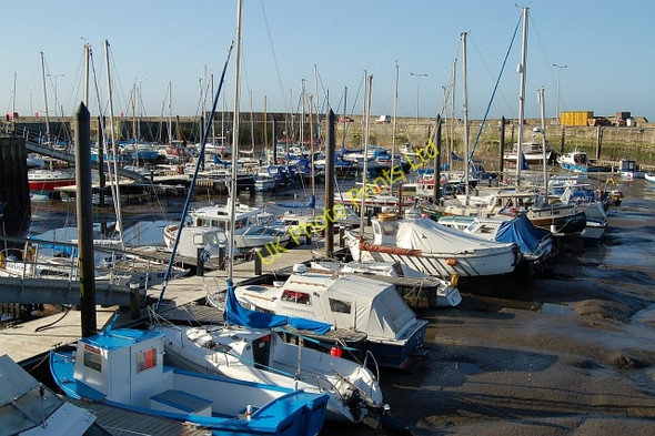 Photo 6"x4" High and dry, Anstruther Anstruther Wester c2006