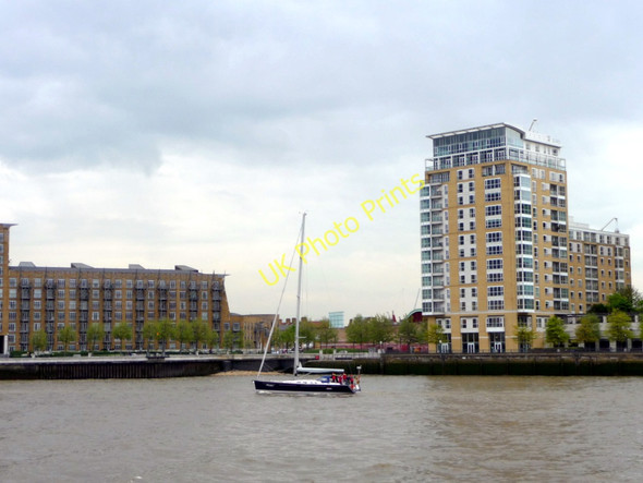 Photo 6"x4" Apartment Blocks opposite Canary Wharf Poplar\/TQ3780 c2009