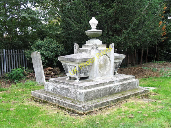 Photo 6"x4" All Saints, Old Church Road, Chingford - Churchyard Chingford c2004