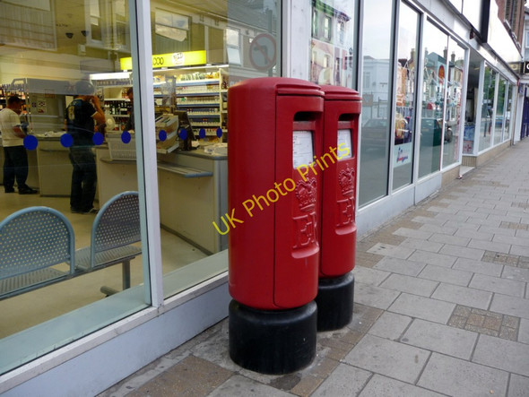 Photo 6"x4" Elizabeth II Pillar Boxes, Regent Street, Shanklin, Isle of Wight Shanklin c2009 P1