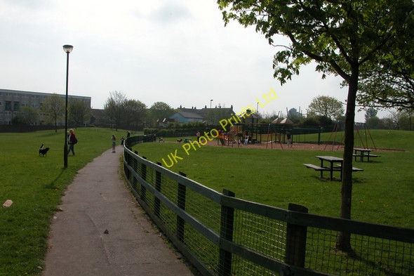 Photo 6"x4" Fields and playground at Stamshaw, Portsmouth. Portsmouth\/SU6501 c2006