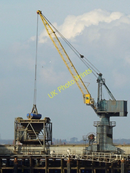 Photo 6"x4" Grab Crane on New Holland Jetty New Holland\/TA0823 c2010
