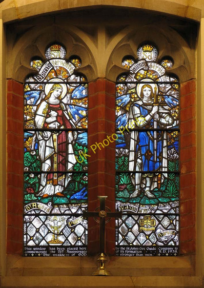 Photo 6"x4" St John, St John's Road, Seven Kings - Window Ilford\/TQ4486 c2004