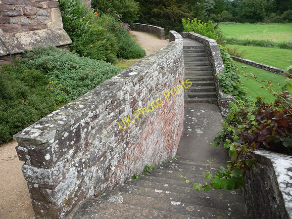 Photo 6"x4" Berkeley Castle, garden Ham\/ST6898 c2009