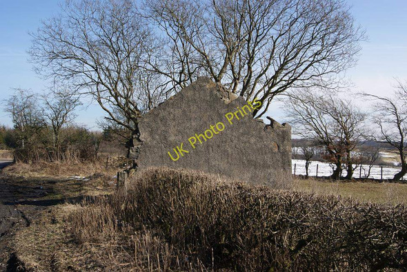 Photo 6"x4" Strathavon Cottage (ruin) Slamannan c2010